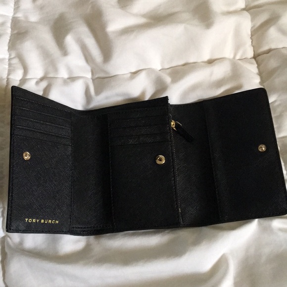 Tory Burch Robinson Medium Black Saffiano Wallet - Picture 2 of 5